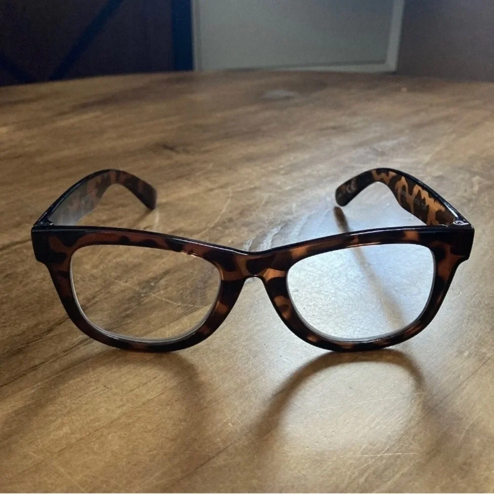 Betsey Johnson Lisa Reader Thick Wayfarer Glasses Brown Tortoise